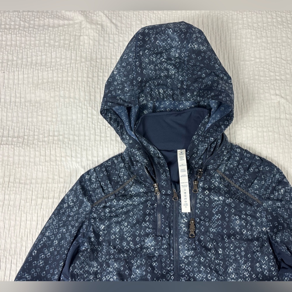 lululemon athletica Blue Patterned Utility Jacket - Picture 7 of 11